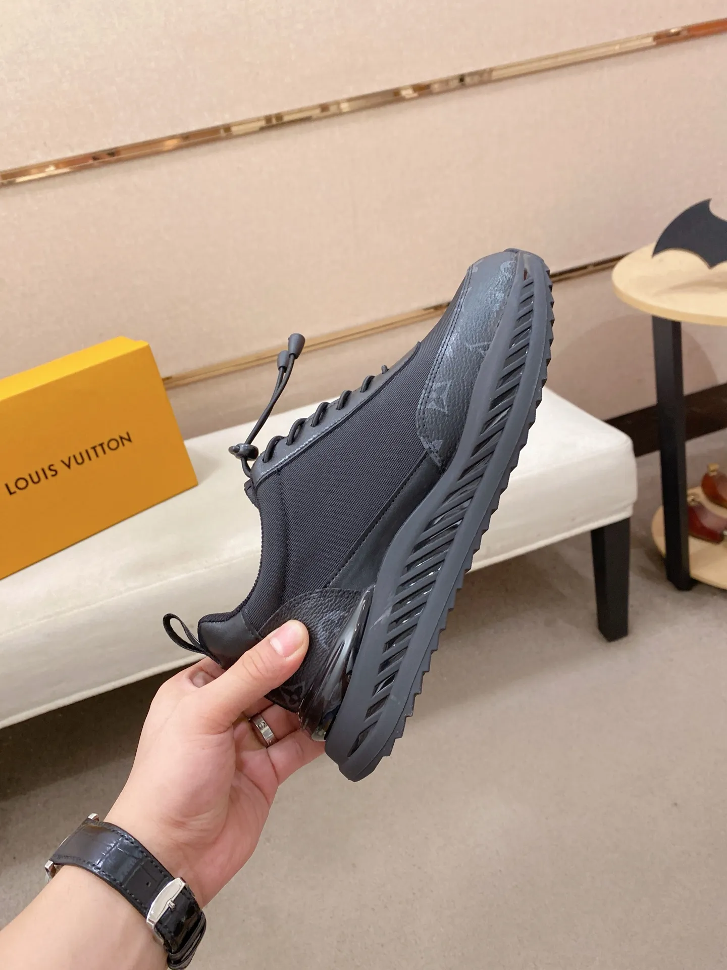 Factory price: 462💰🎉🎉LV~Louis Vuitton trendy men's shoes, new shipments, latest matching, the same style as the official website, super high quality, hot sales of the season [strong][strong][strong]Selected first-layer cowhide, comfortable cowhide lining, original last, comfortable on the feet, wear-resistant rubber outsole, size: 38-44.